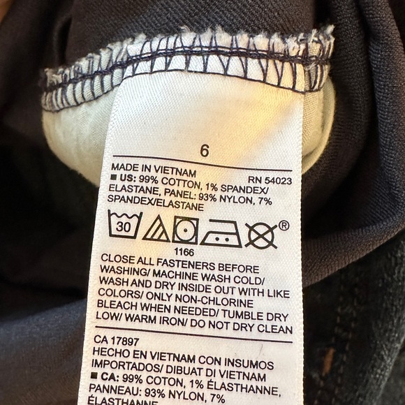 Old Navy Distressed Maternity Jeans - Size 6 - Picture 4 of 4